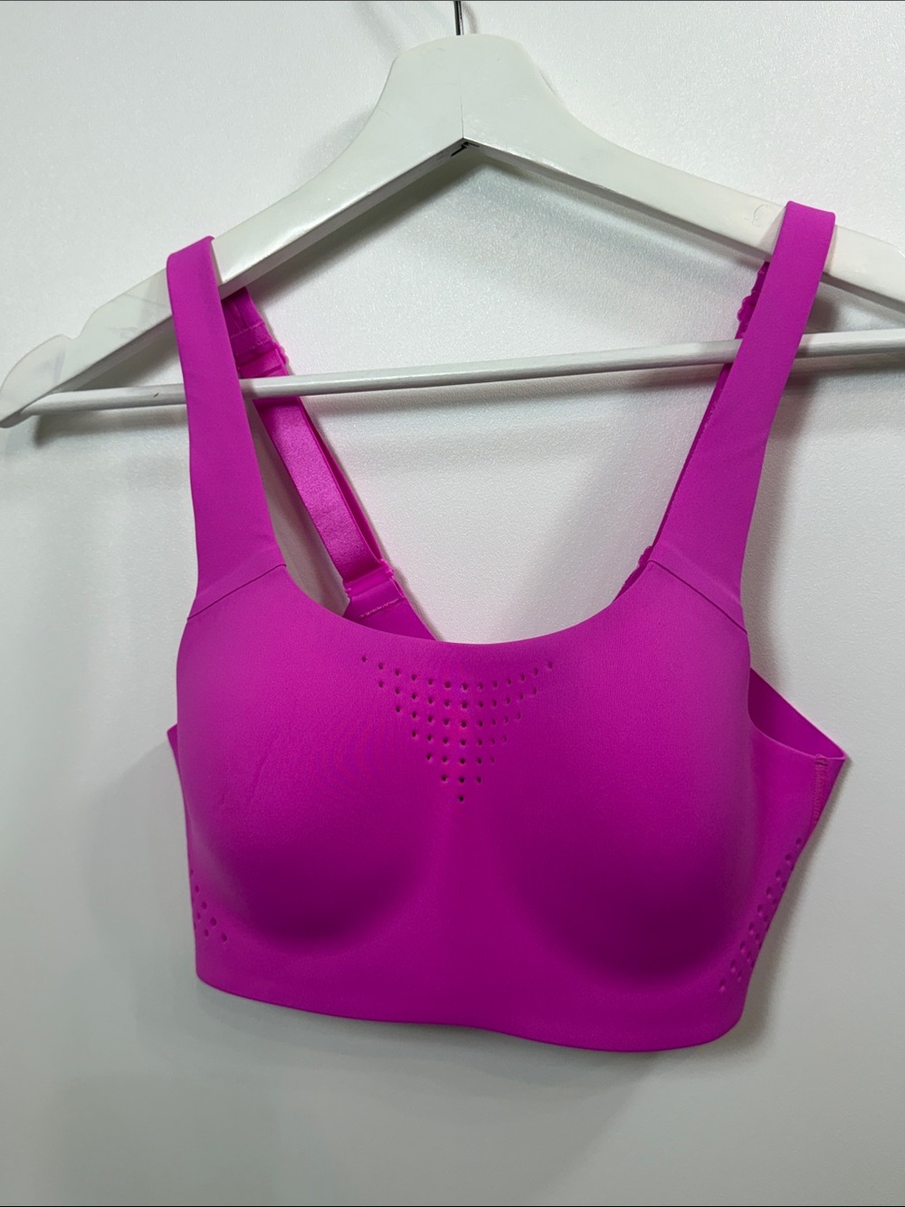 Victoria’s Secret FSX featherweight max sports bra bright pink size 34B. NWT.